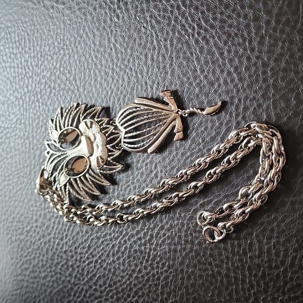 VTG necklace with lion pendant